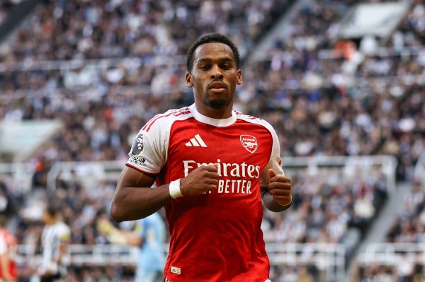 前裁判    谈廷伯造点：身体接触持续到危险区域  内，上半身违例  更易被察觉